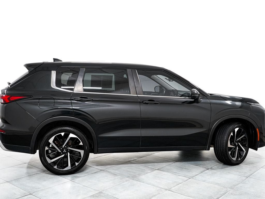Used 2023 Mitsubishi Outlander SE FWD image 7