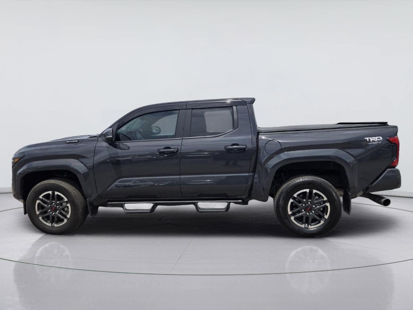Used 2025 Toyota Tacoma TRD Sport w/ TRD Sport Upgrade Package AWD/4WD image 5