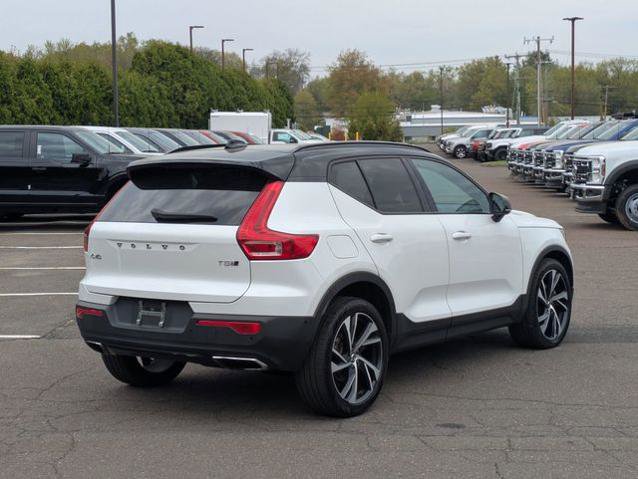 Used 2019 Volvo XC40 T5 R-Design AWD/4WD image 3