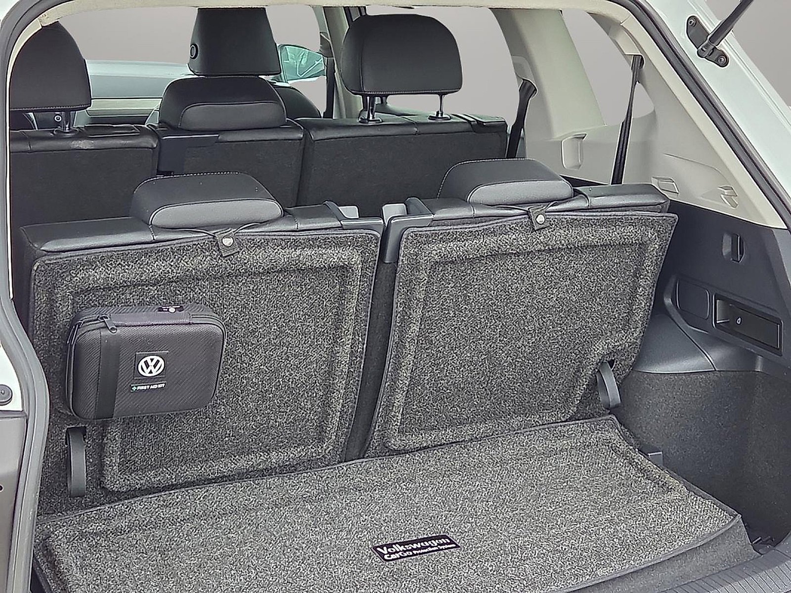 Used 2020 Volkswagen Tiguan SE image 8