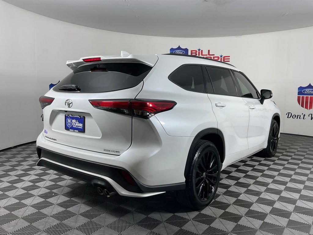 Used 2023 Toyota Highlander XSE AWD/4WD image 3