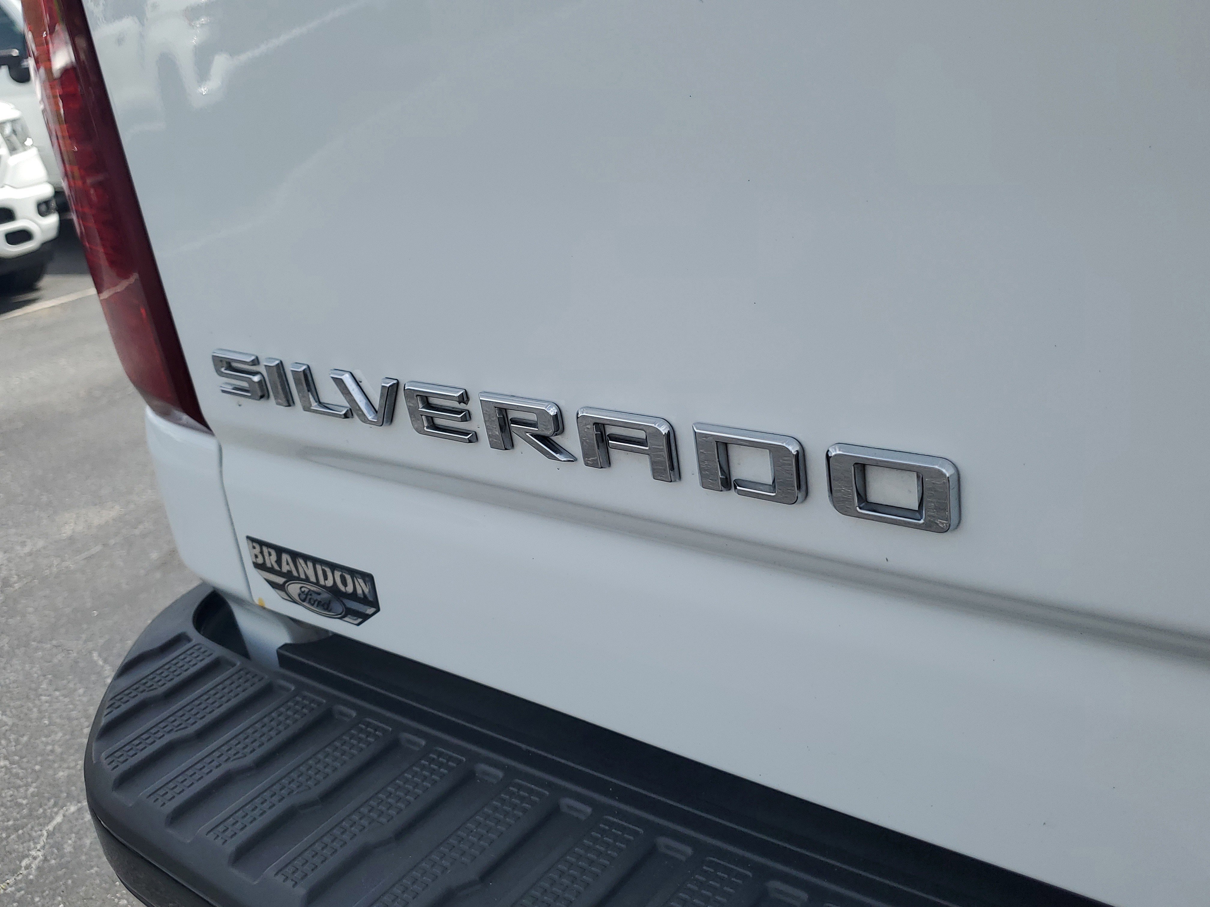 Used 2024 Chevrolet Silverado 2500 Custom w/ Custom Value Package image 9