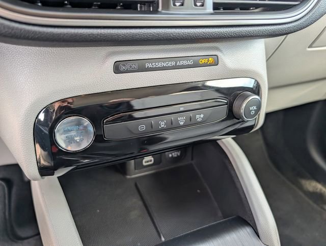 Certified 2025 Ford Escape SE image 12