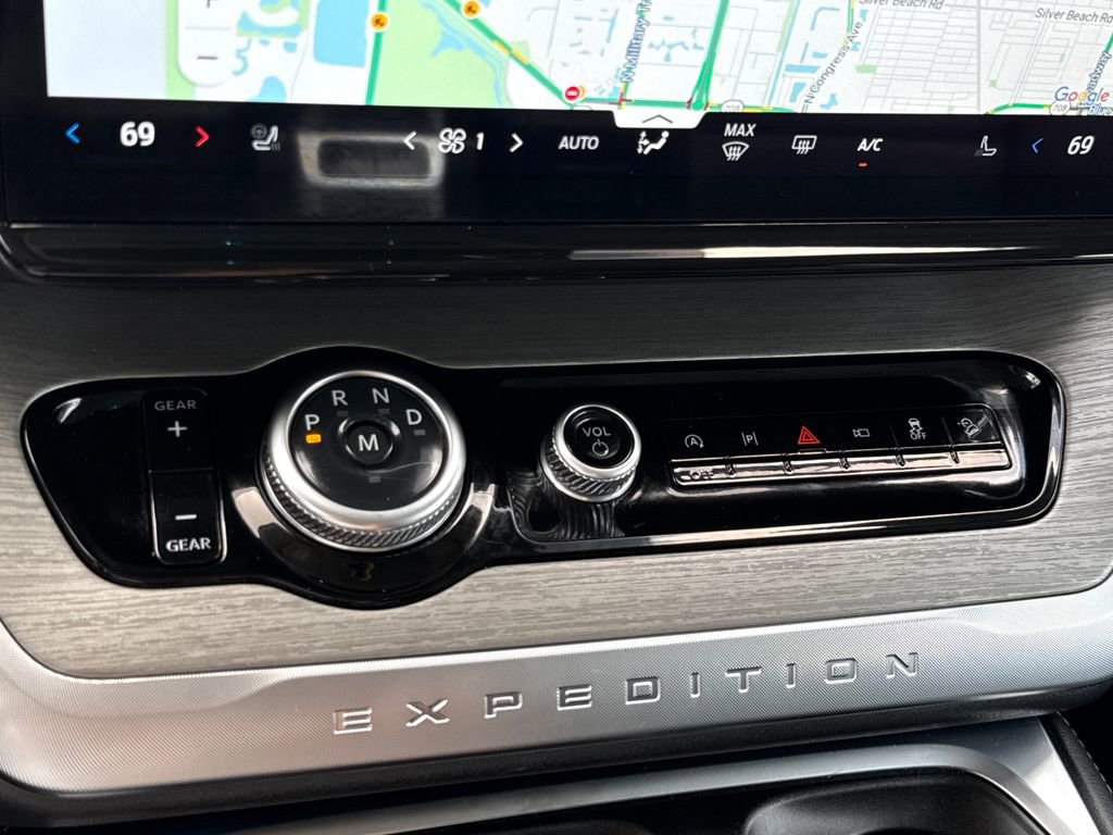 Certified 2025 Ford Expedition Max Platinum image 24