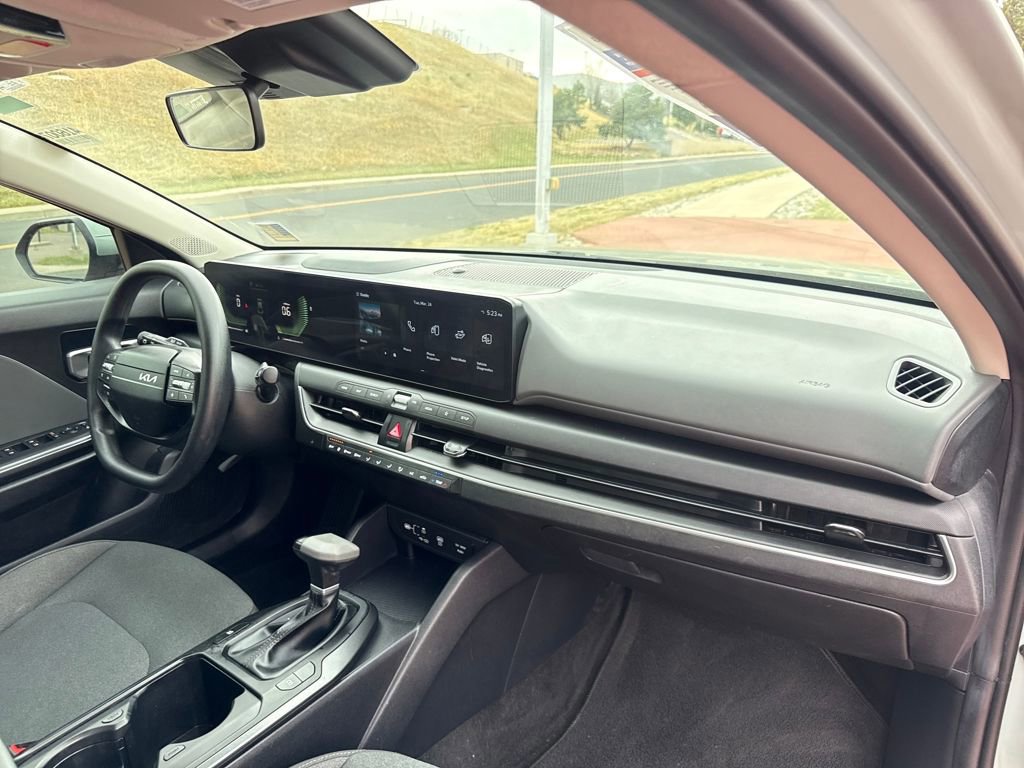 Used 2025 Kia K4 LXS image 28