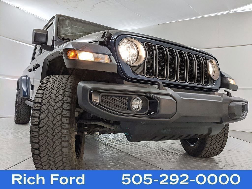 Used 2025 Jeep Gladiator Sport AWD/4WD image 91