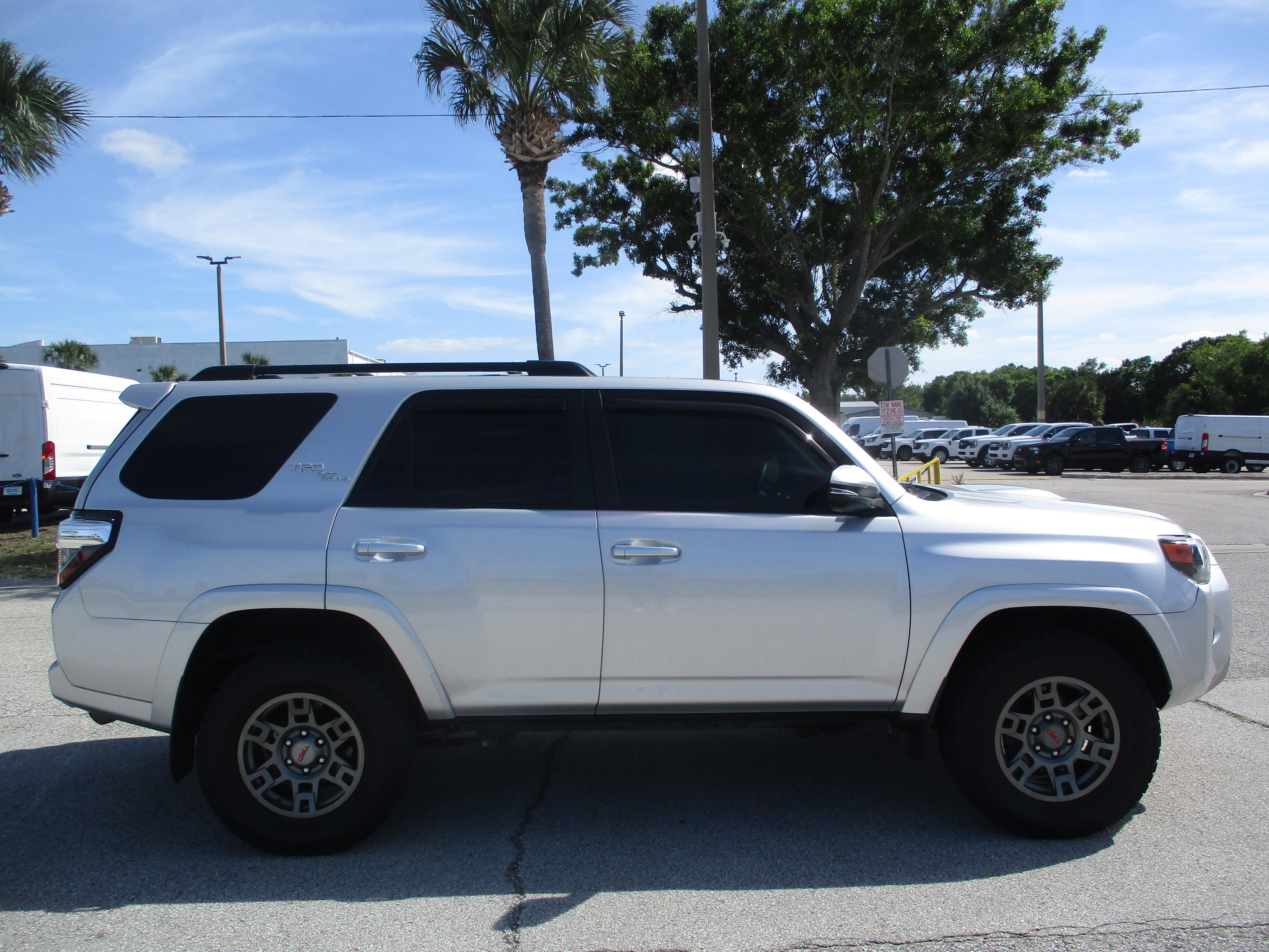 Used 2019 Toyota 4Runner TRD Off-Road Premium AWD/4WD image 6