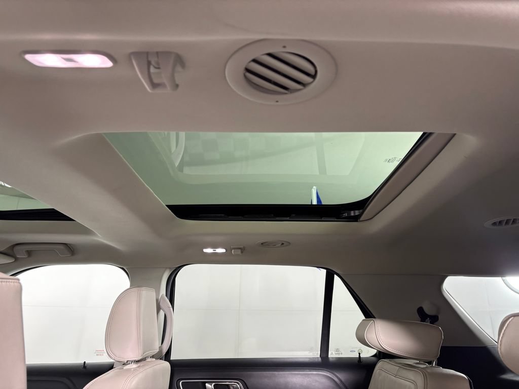 Certified 2018 Ford Explorer Platinum AWD/4WD image 32