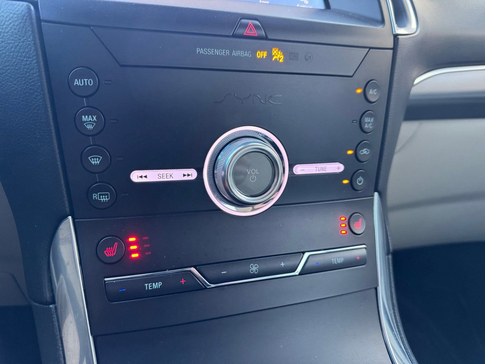 Certified 2020 Ford Edge Titanium image 24