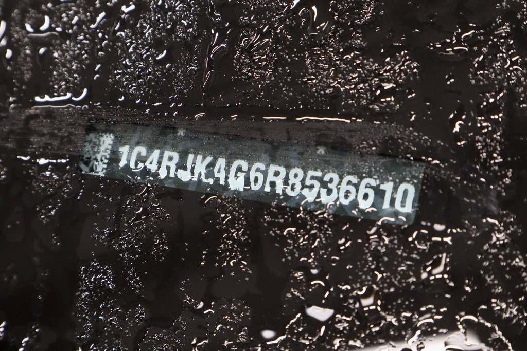 Used 2024 Jeep Grand Cherokee L Laredo image 35