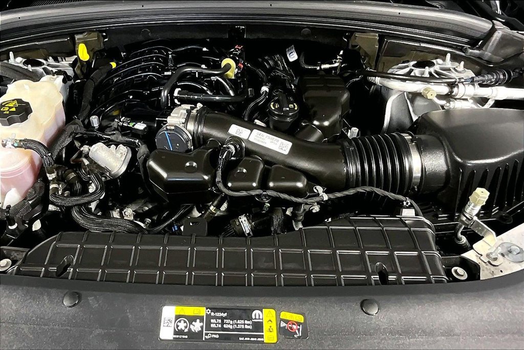 Used 2023 Jeep Grand Cherokee Altitude AWD/4WD image 9