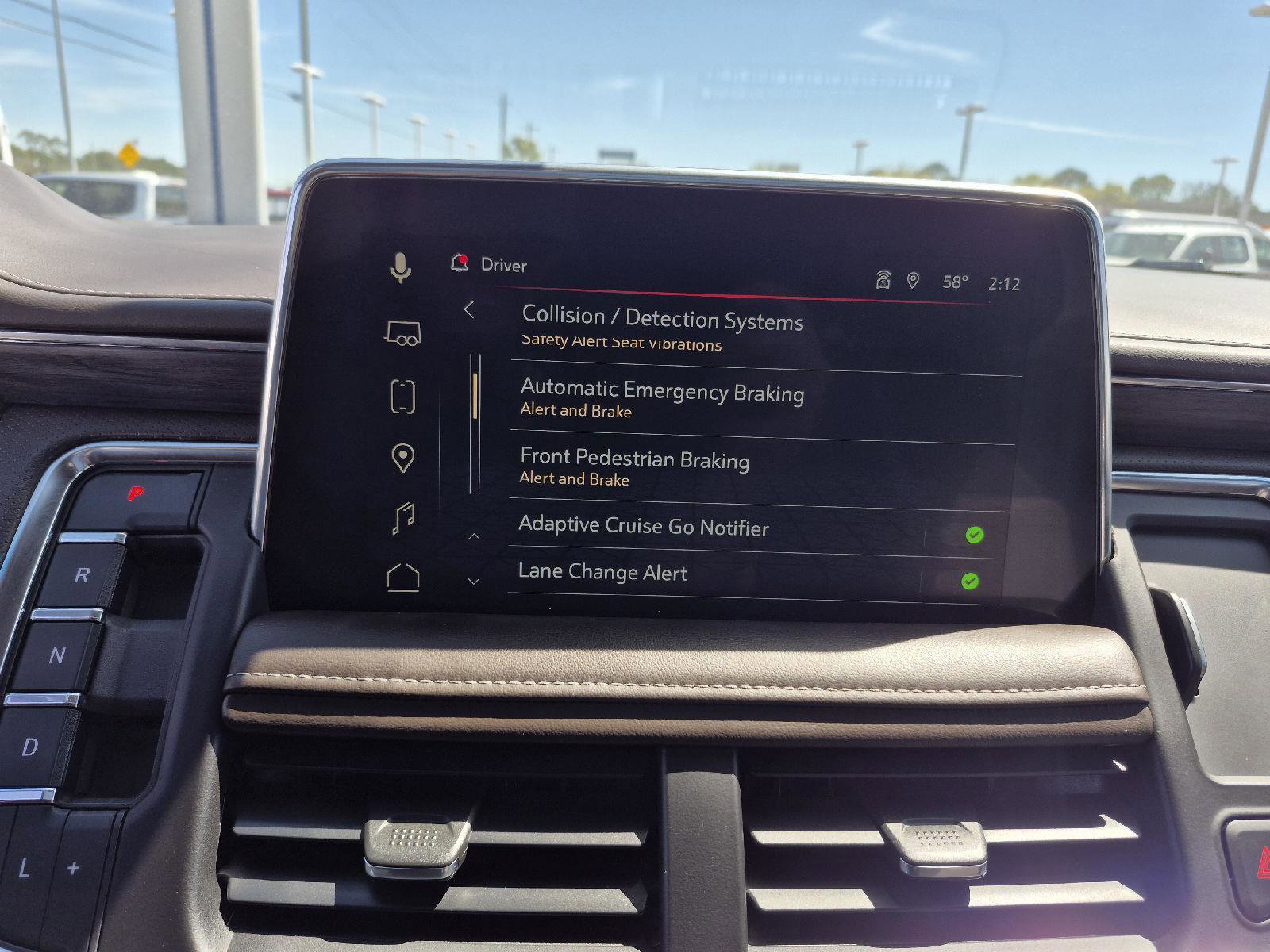 Used 2023 GMC Yukon XL SLT w/ SLT Premium Package image 17