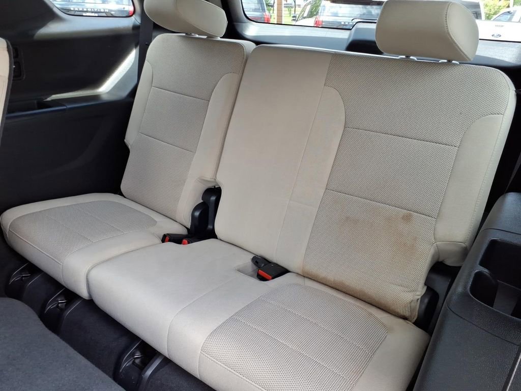 Used 2023 Chevrolet Traverse LS FWD image 13