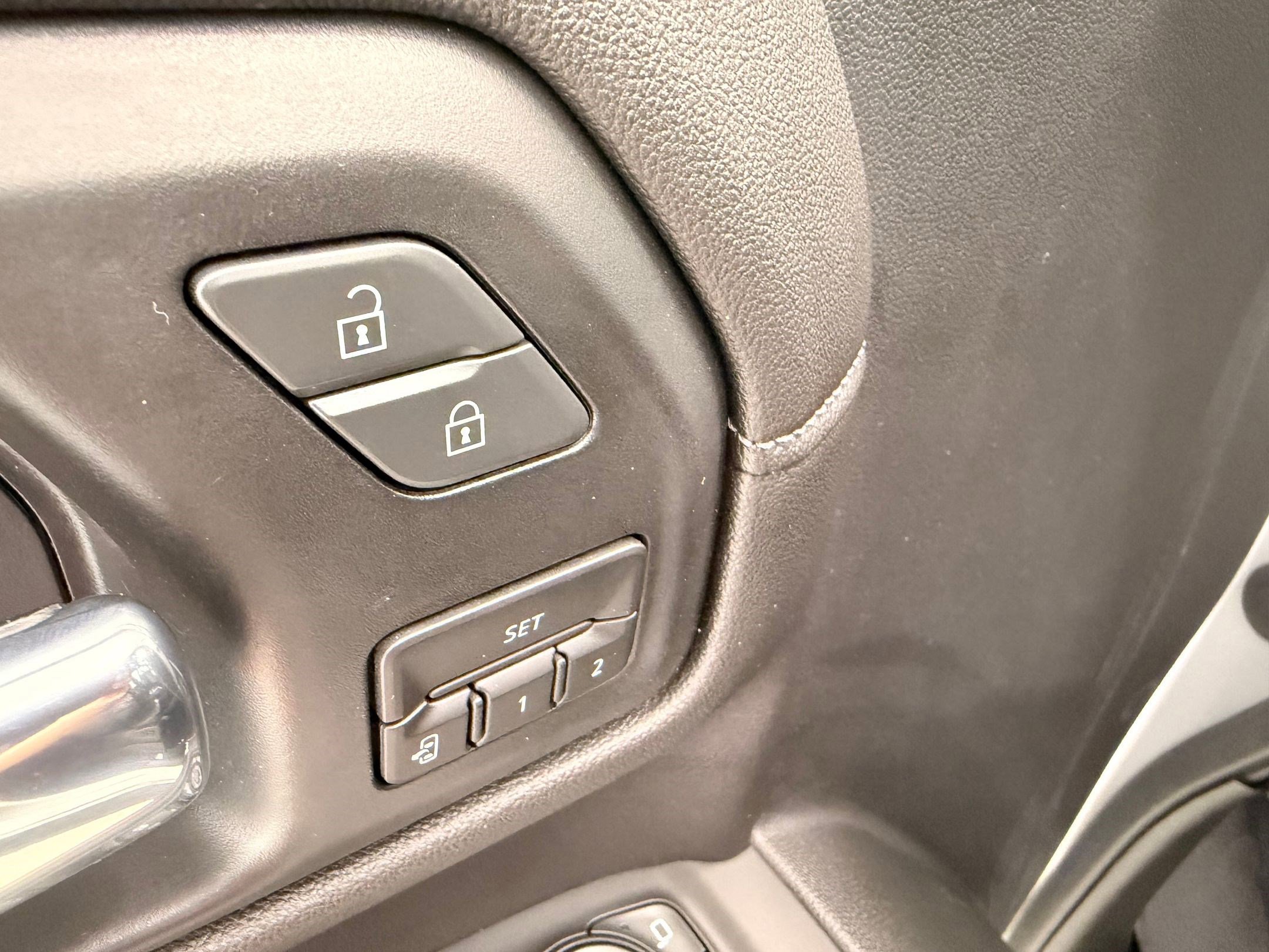 Used 2020 GMC Sierra 1500 SLT image 23