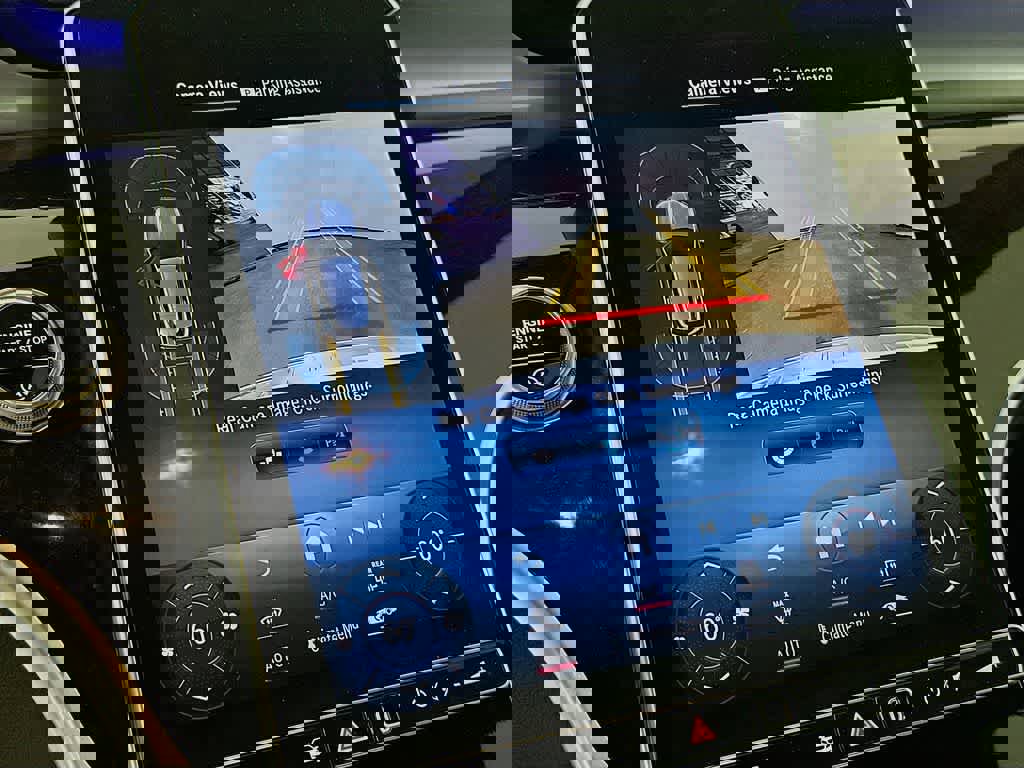 Used 2024 Mercedes-Benz GLC 300 4MATIC image 27