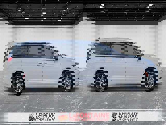 Used 2022 Chrysler Voyager LX image 6