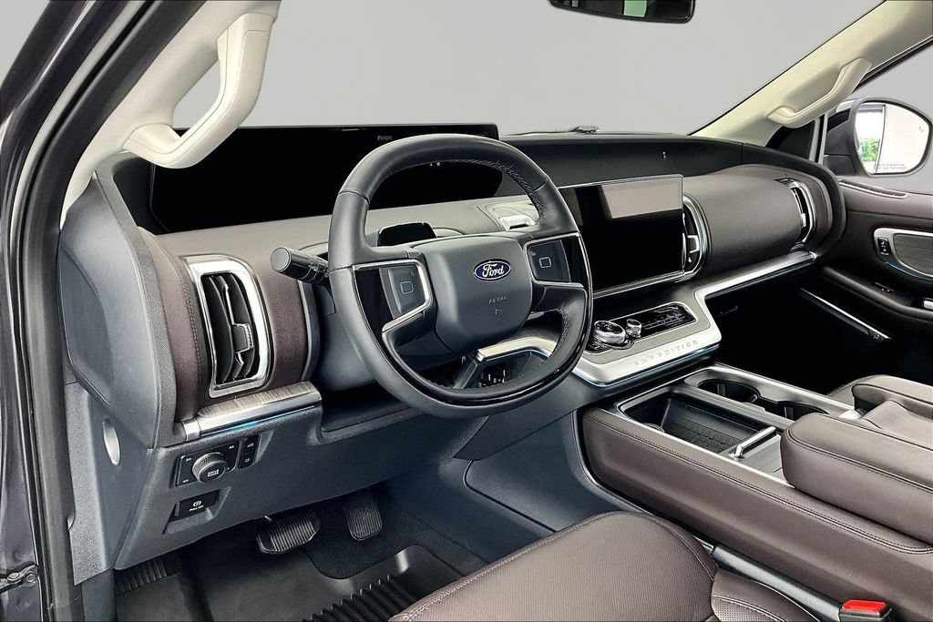 Certified 2025 Ford Expedition Platinum w/ Platinum Ultimate Package AWD/4WD image 14