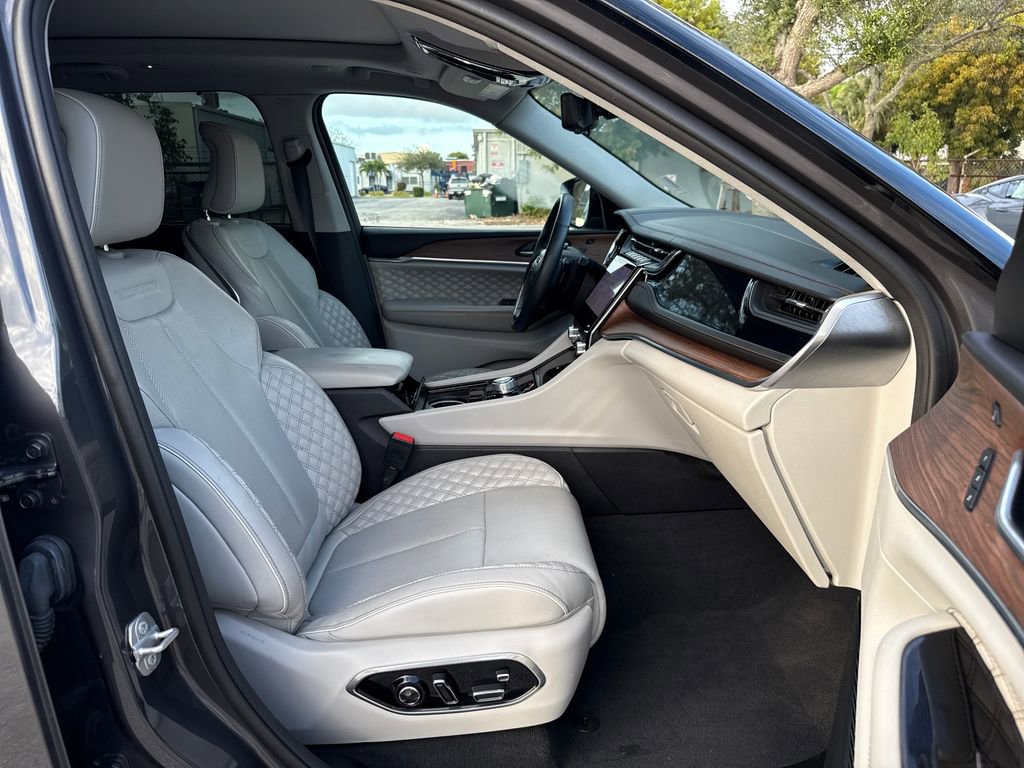 Used 2022 Jeep Grand Cherokee Summit w/ Adv Protech Group IV image 28