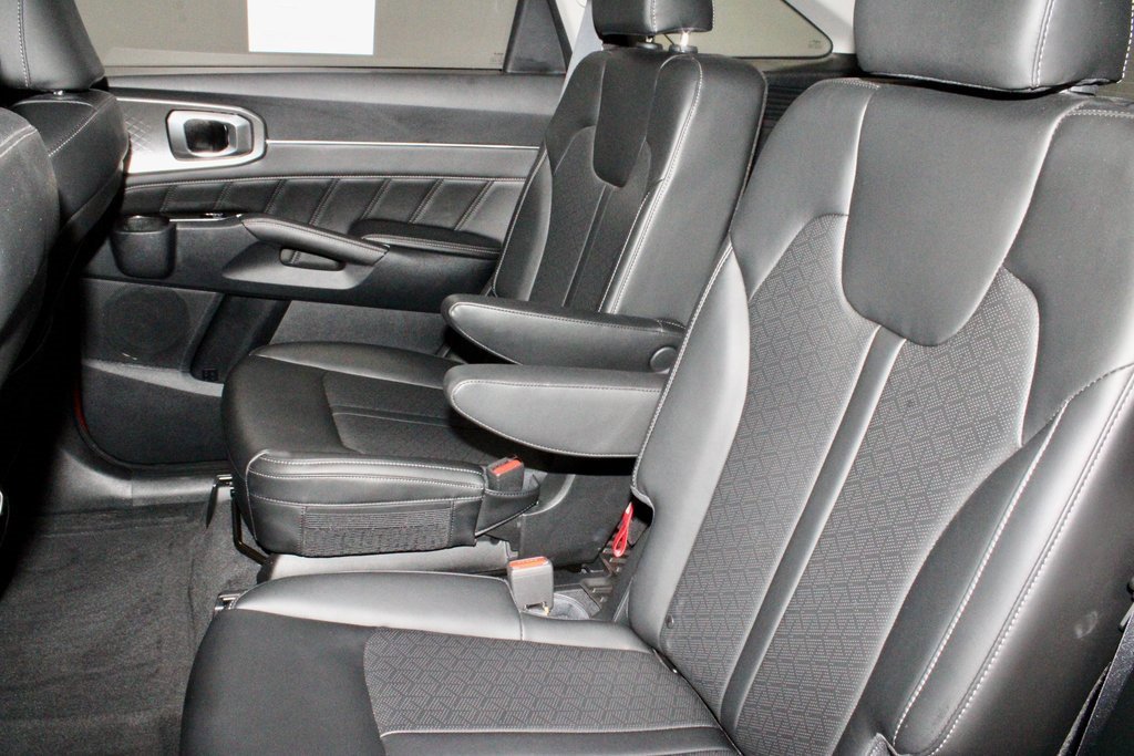 Used 2023 Kia Sorento SX image 23