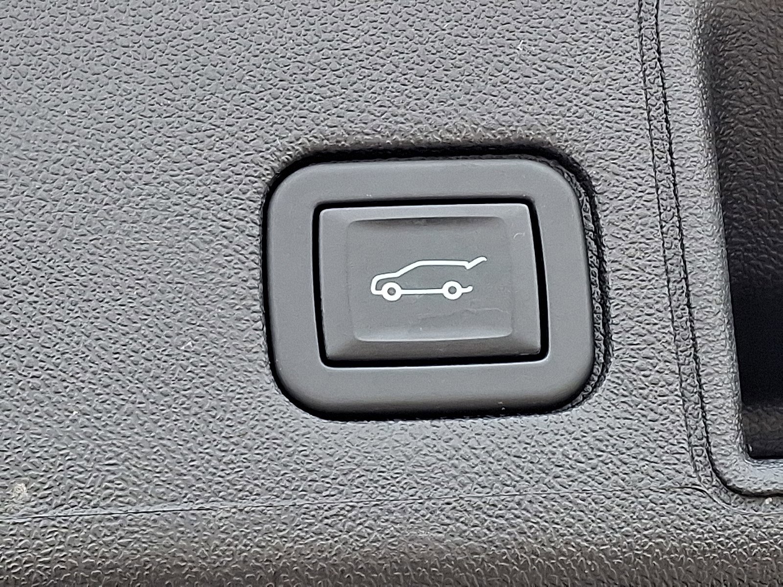 Used 2024 GMC Terrain SLT image 29