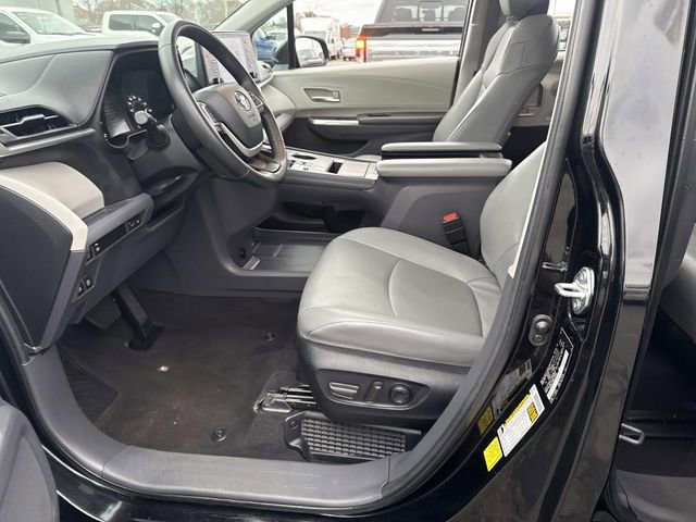 Used 2024 Toyota Sienna XLE image 23
