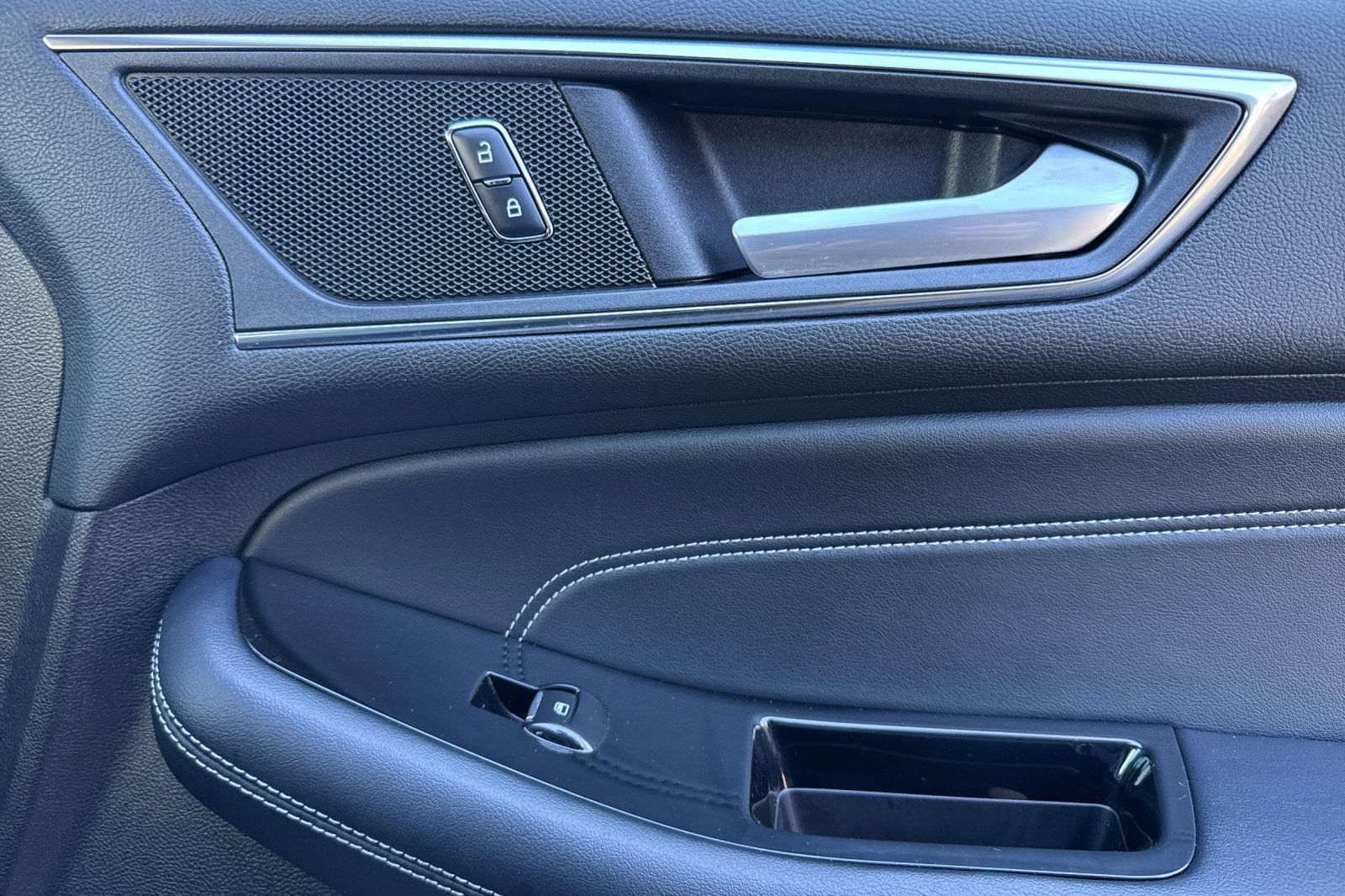 Certified 2018 Ford Edge Titanium w/ Technology Package FWD image 11