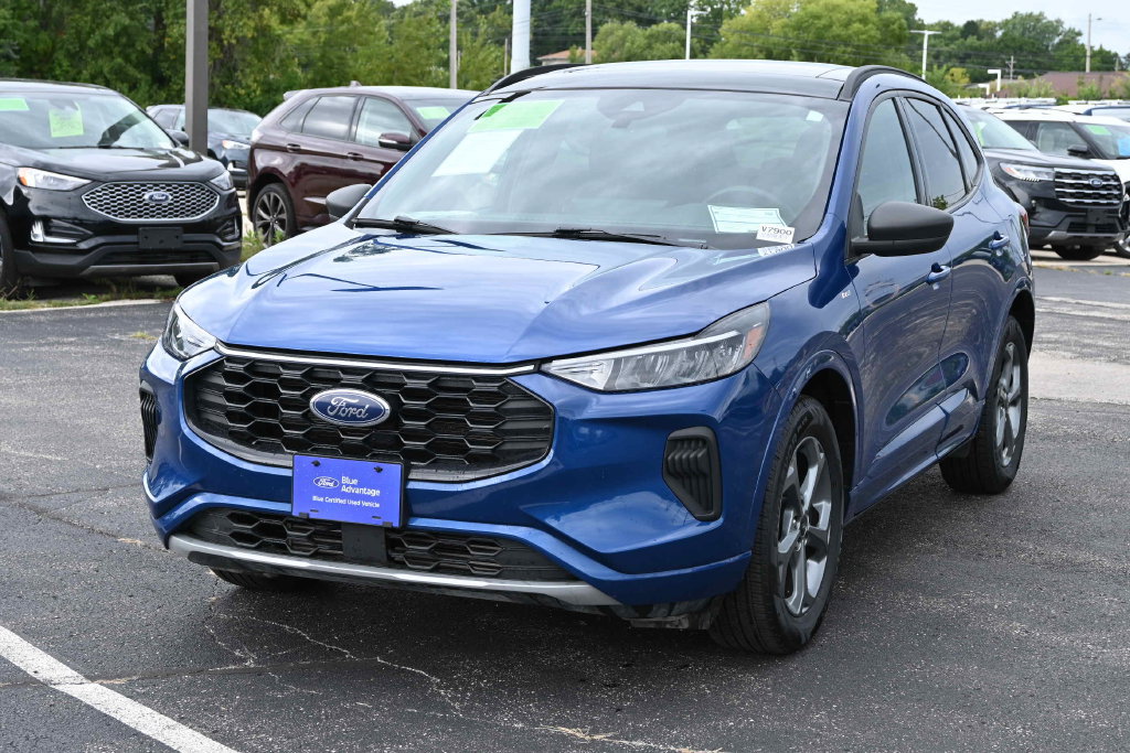 Certified 2023 Ford Escape ST-Line w/ Tech Pack #1 AWD/4WD image 5