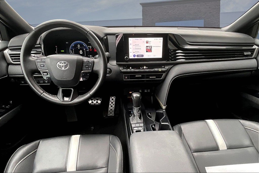 Used 2025 Toyota Camry SE FWD image 7