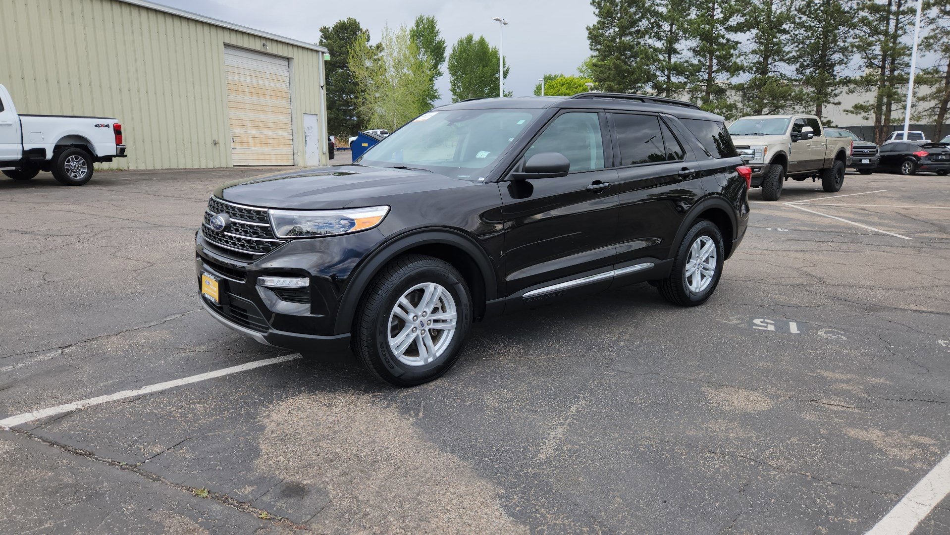 Certified 2023 Ford Explorer XLT w/ Equipment Group 202A AWD/4WD image 4