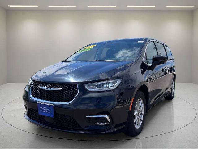 Used 2023 Chrysler Pacifica Touring-L FWD image 7