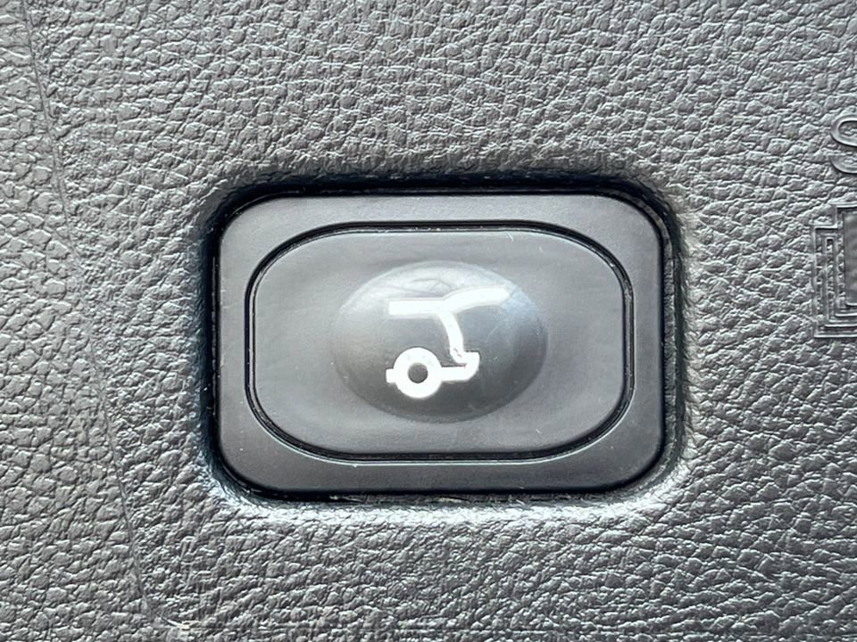 Certified 2024 Ford Edge Titanium w/ Equipment Group 301A AWD/4WD image 34