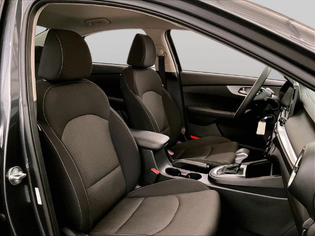 Used 2023 Kia Forte LXS w/ LXS Technology Package FWD image 7