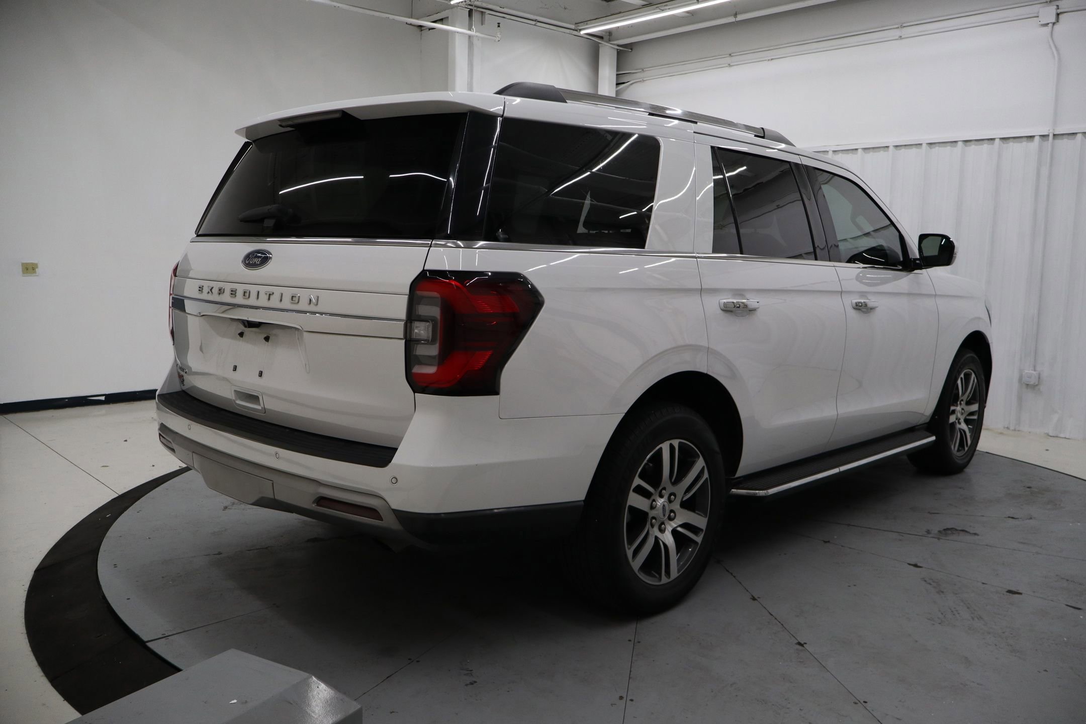 Certified 2022 Ford Expedition Limited image 4