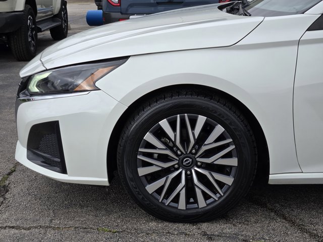 Used 2023 Nissan Altima 2.5 SV FWD image 9