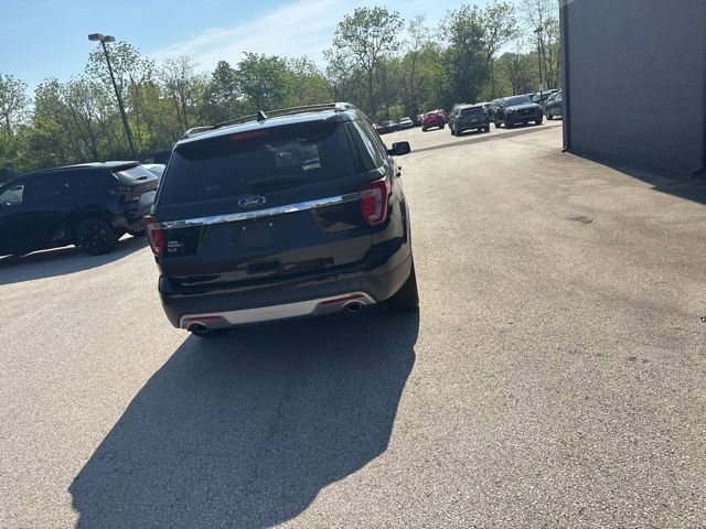 Certified 2017 Ford Explorer XLT w/ Equipment Group 202A FWD image 33