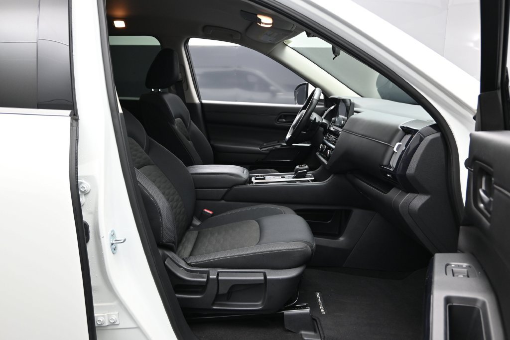 Used 2025 Nissan Pathfinder SV AWD/4WD image 18