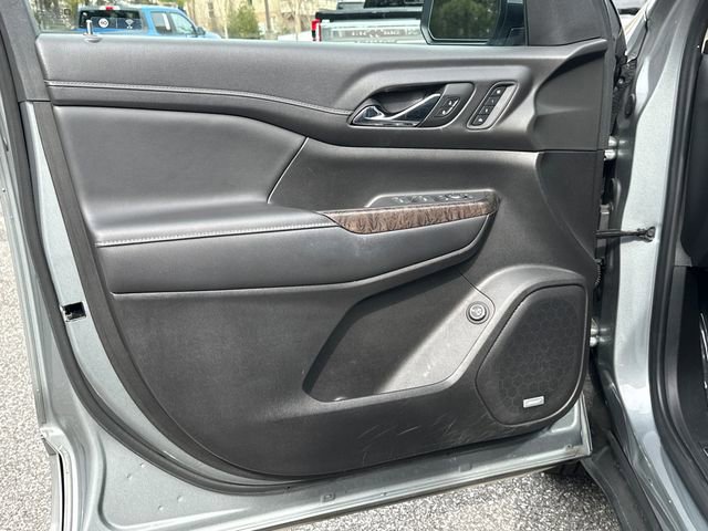 Used 2023 GMC Acadia Denali w/ Denali Technology Package image 10