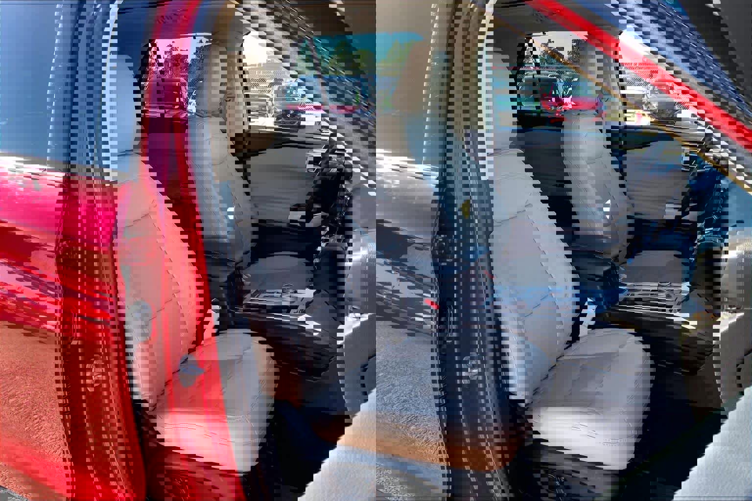 Certified 2022 Ford Explorer Limited w/ Equipment Group 301A image 8