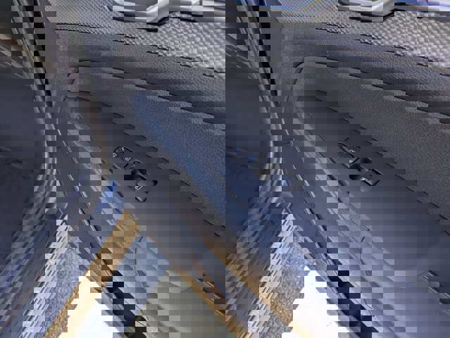 Used 2025 Kia Sportage LX image 34