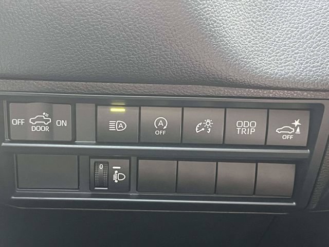 Used 2025 Toyota Tundra Limited AWD/4WD image 32