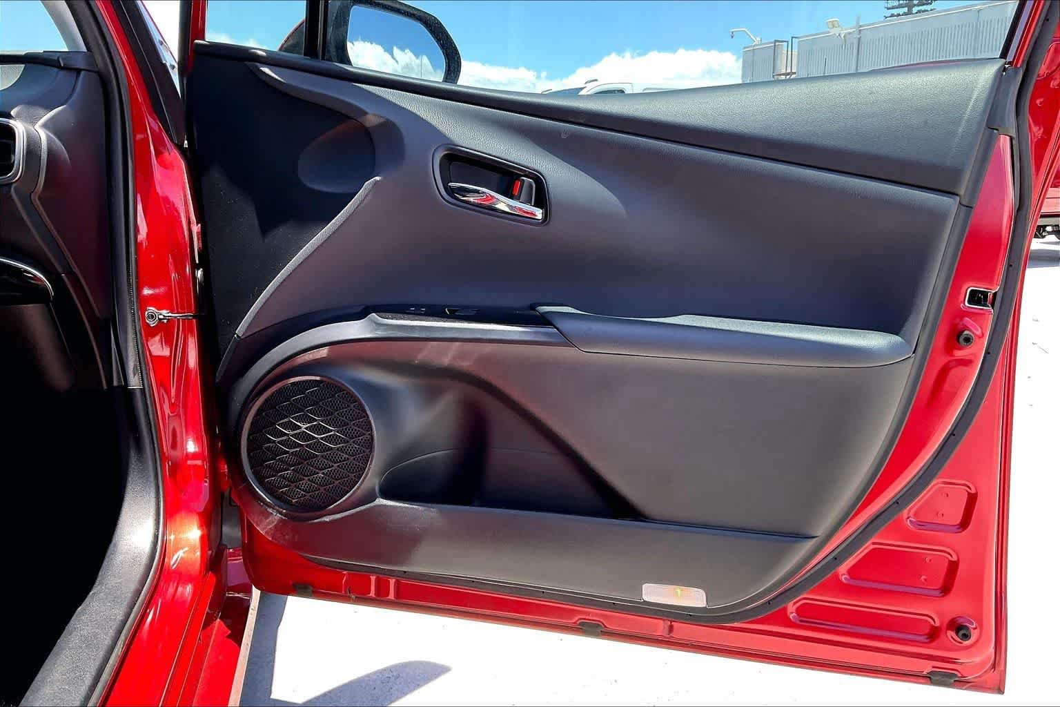 Used 2022 Toyota Prius Prime XLE FWD image 28