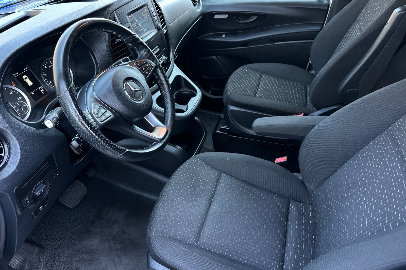 Used 2022 Mercedes-Benz Metris image 9