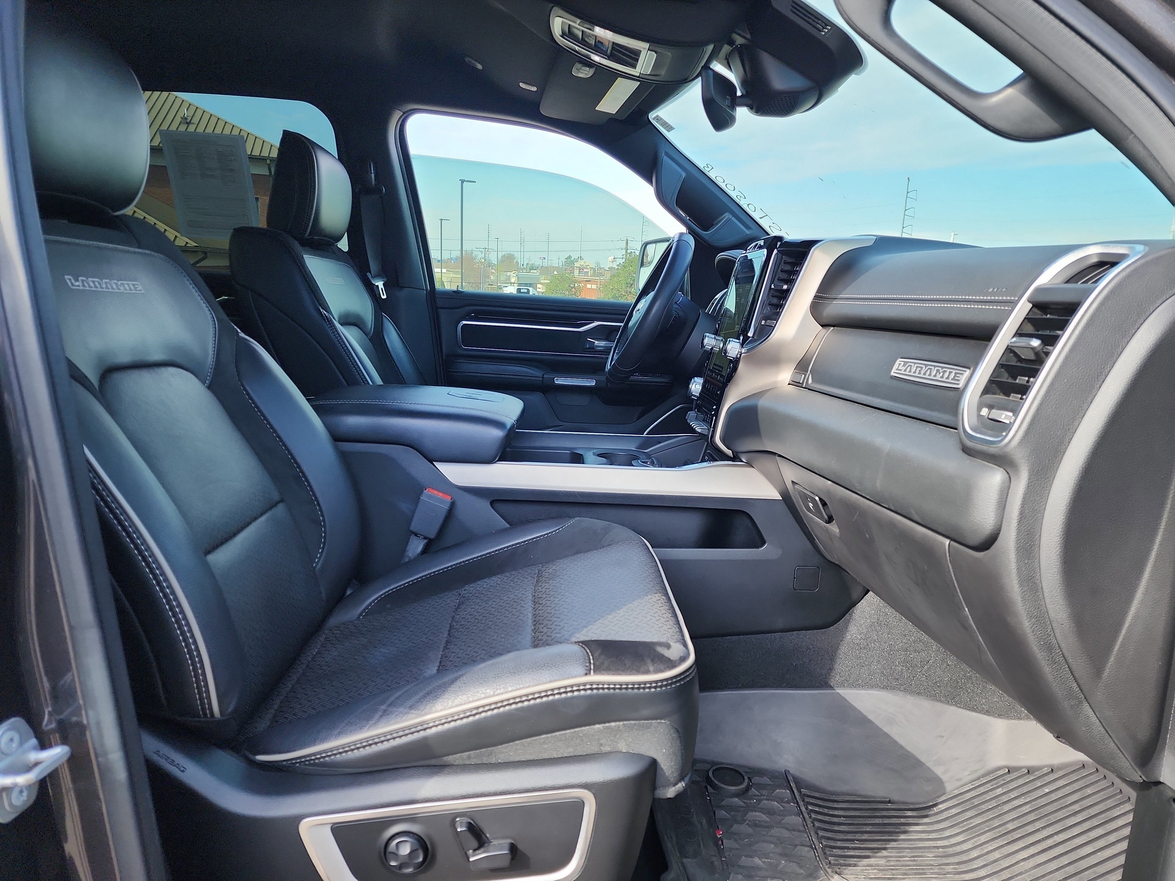 Used 2019 RAM 1500 Laramie image 17