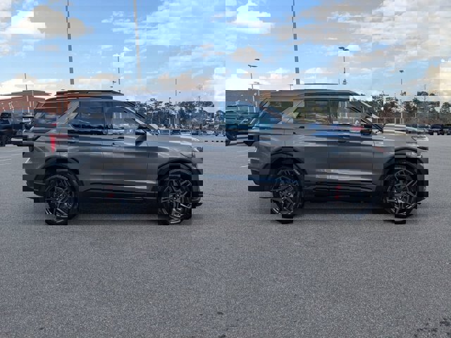 Certified 2025 Ford Explorer ST-Line w/ Premium Package image 3