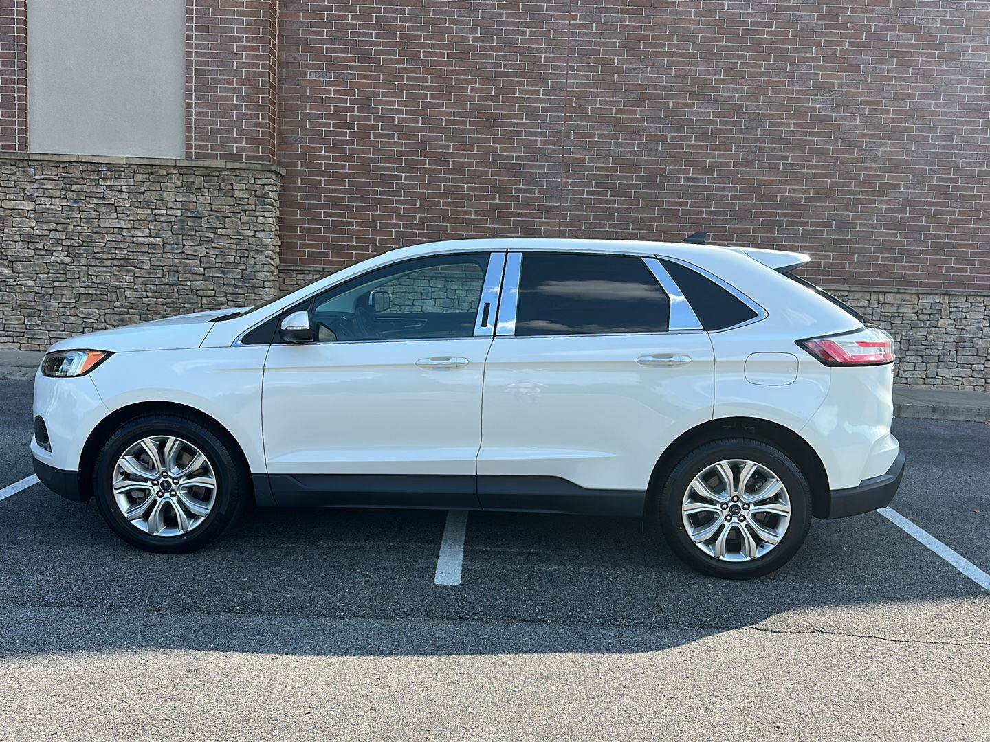 Certified 2022 Ford Edge Titanium w/ Equipment Group 301A AWD/4WD image 2