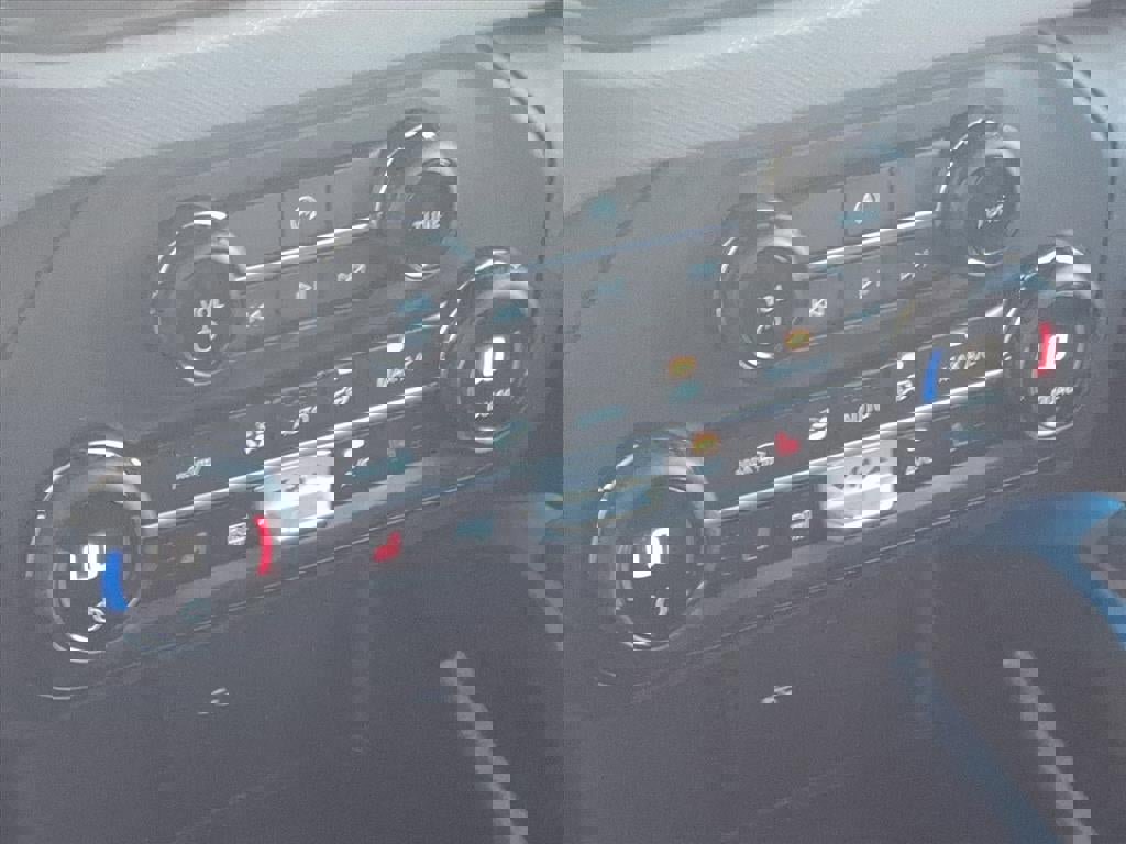 Certified 2023 Ford Bronco Black Diamond image 27