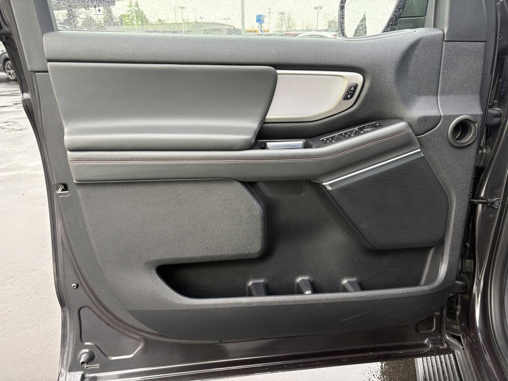 Certified 2025 Ford Expedition Active image 17