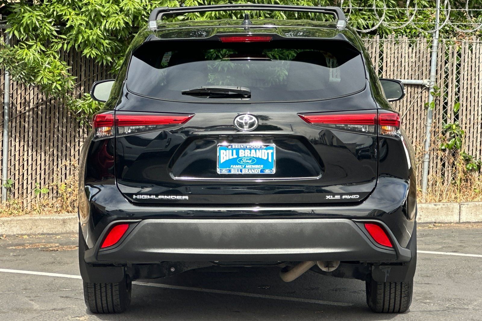 Used 2022 Toyota Highlander XLE AWD/4WD image 4