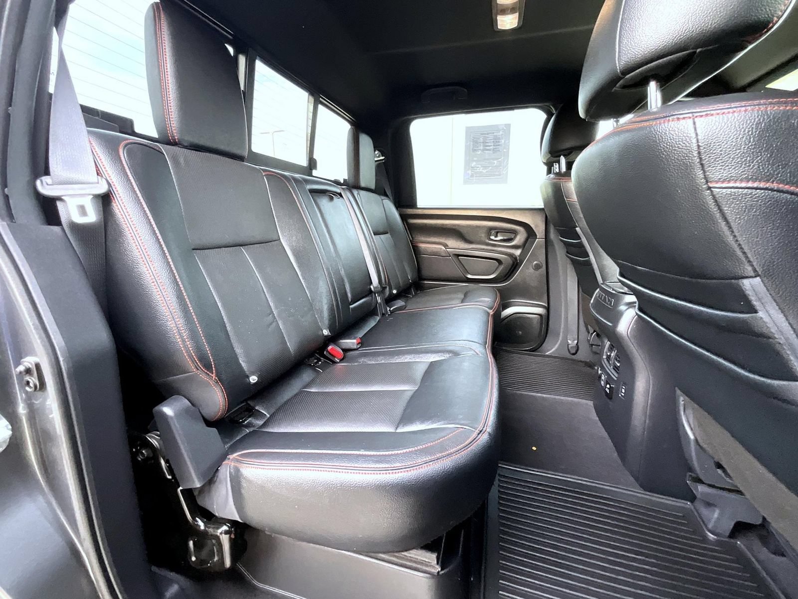 Used 2021 Nissan Titan PRO-4X w/ Pro-4x Convenience Package AWD/4WD image 19