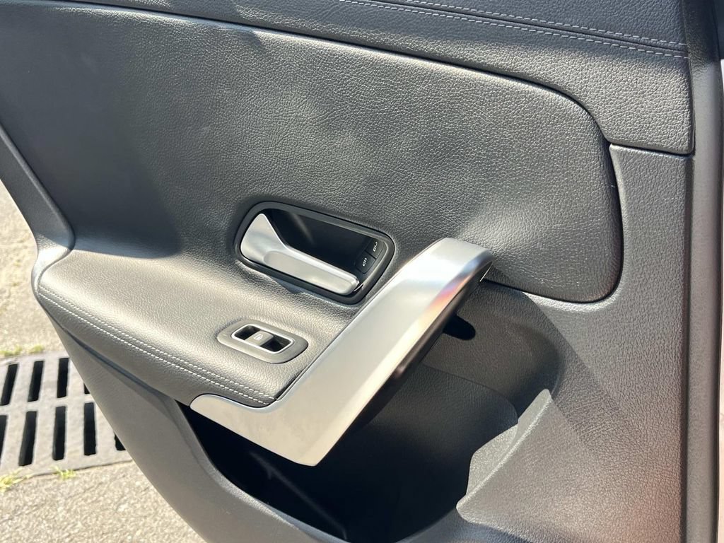 Used 2023 Mercedes-Benz CLA 250 image 22
